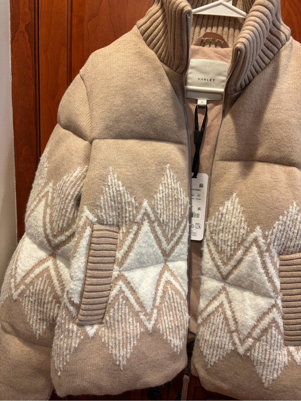 Varley Beige & White Geometric Puffer Jacket - Picture 2 of 8